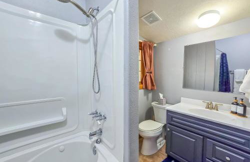 20 min to Yellowstone, Family Cabin, Fire Pit - Photo 22