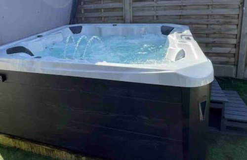 Manchester Luxury Country House Close To The City With Hot Tub & BBQ Fire Pit. - Foto 4