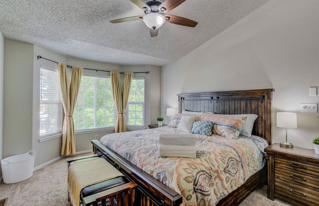 4BR AF Academyw/hot Tub & Firepit - Foto 14