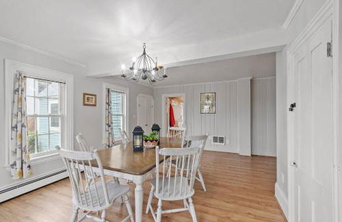 Charming Kennebunk Cape - Walk to Dock Square! - Foto 9