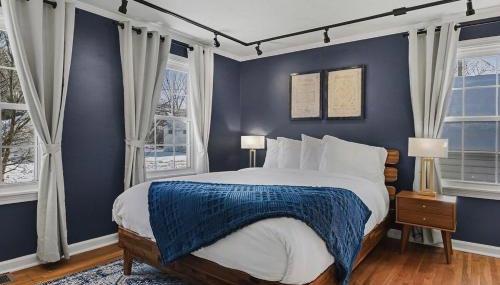 3-Bedroom House Near Notre Dame with Parking - Photo 4, wardrobe