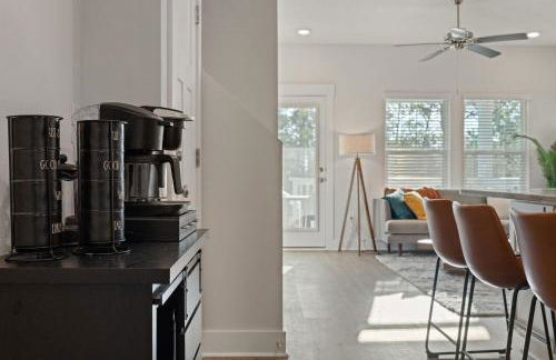 Mins to the Beach/King Beds/Arcade-Snowbird Deals! - Foto 15