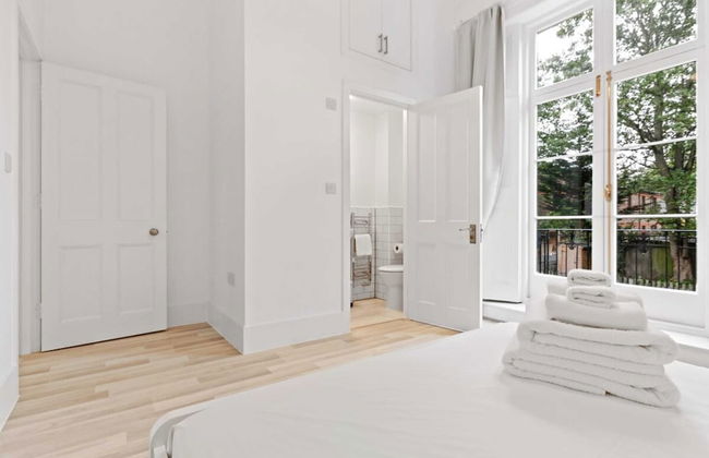 Refined, Light 1 Bed Apt w Balcony in Brixton - Foto 4