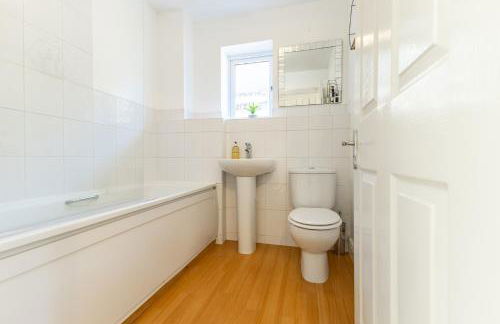 5 Bed House Heathrow Egham Virginia Water Sleeps 7 or Up To 8 If Sharing Beds, Mid To Long Term Bookings Welcome - Foto 15