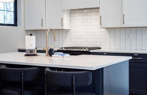 Rooftop Patio, Hot Tub and Games City Escape - Foto 47