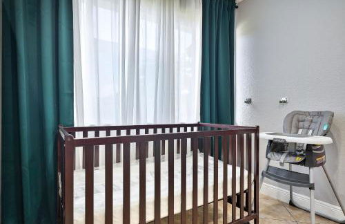 Vacay Spot Happy Escape 15 Min Beach Massage Shower Prime LOC! 6 blocks away from Bars, Nite Clubs, Res, Shops - Photo 26