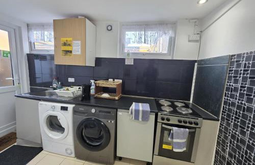 Spacious 3-Bedroom Apartment Near Stratford, 1 Minute From Train Station - Foto 16