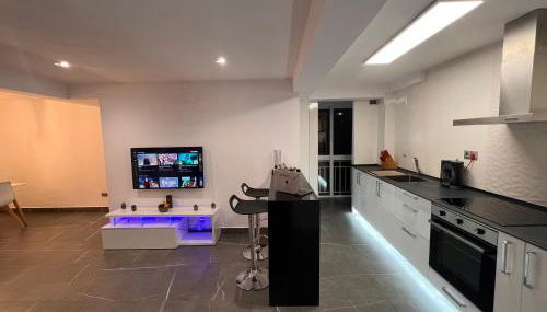 Apartamento espacioso de diseño a 3 min RENFE. - Photo 2