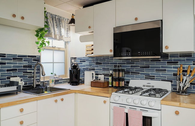 Coast PalmTree Yard 2BR Block from Beach - Photo 18