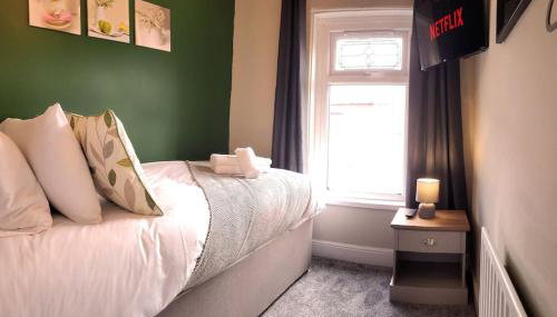 4 Bed - Parking - Near M4 - Ideal for Workers - Foto 5