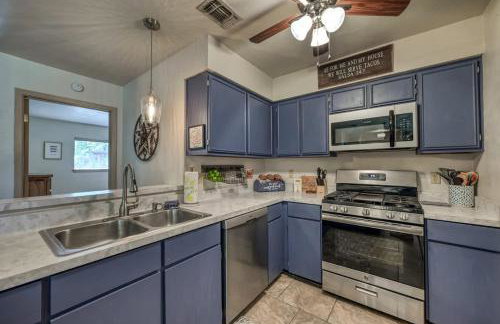 Kerrville Hidden Gem With Firepit and Grill - Great Location - Foto 45