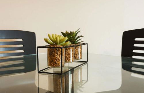 Contemporary 2 Bedroom Flat with Great Location in Salford - Foto 1