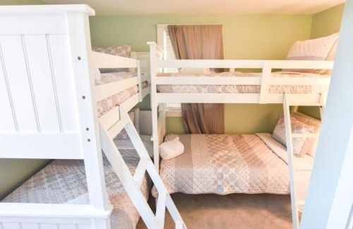 Beautiful Home Close to Ponds and Beach - Photo 16