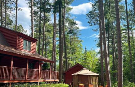 Cabin Retreat with Sauna Trails and Lake Access - Foto 7