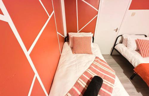 Spacious Luton Airport Accommodation - Perfect for Contractors, Families, Tourists & Long Stays - Foto 37