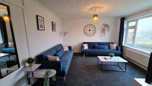 6 bed, sleeps 8, 1 Mile from New Cross Hospital, 10 mins from M6 Jct 10 & M54 Jct 1 - Foto 2