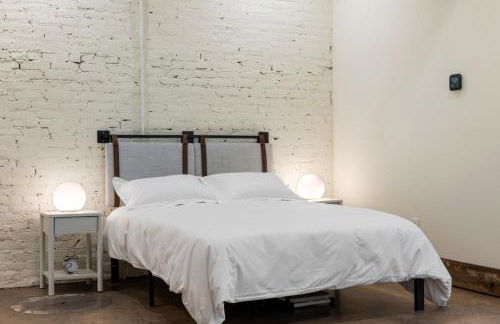 Modern Loft-Style Retreat Near Blenko Glass in Milton, WV - Foto 18