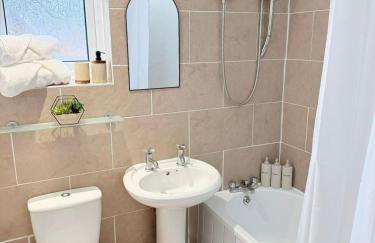 Deepdale House - Comfortable 2 Bedroom Home near Major Attractions in Preston - Photo 7