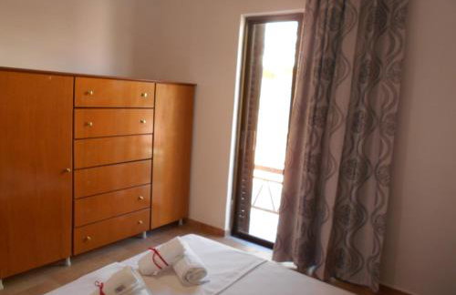 Village House - Photo 18