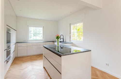 Idyllisches, neu renoviertes Haus mit Steg am See - Photo 24