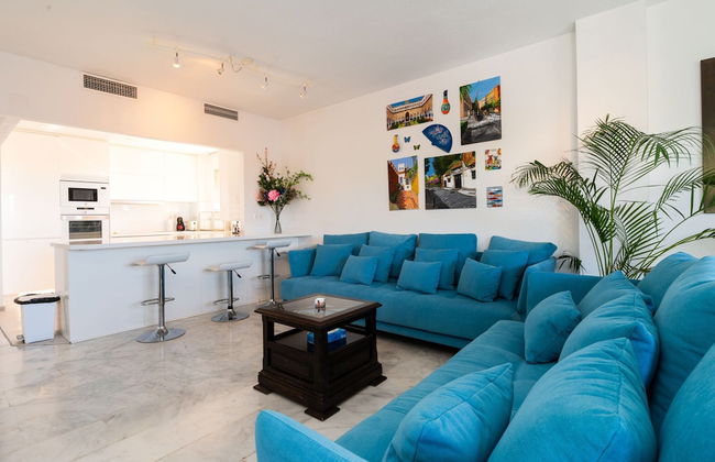 Modern Marbella Getaway - Photo 5