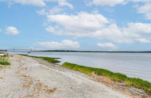 Beautiful Portsmouth Cottage By the Sea with Jacuzzi - Foto 38