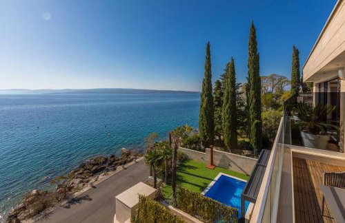 BEACH FRONT VILLA FRAN - DELUXE PENTHOUSE SUITE with private pool - Foto 43