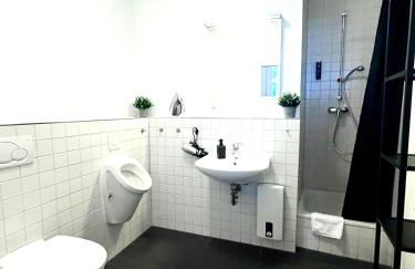 Central Apartment for up to 10 Guests - Photo 3