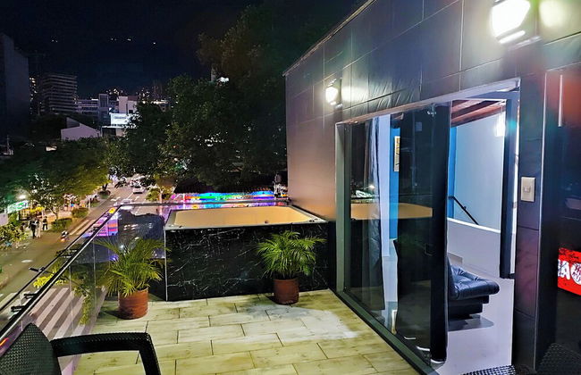 21 PROMO $ 11 Bedrooms with bathrooms Aprtmnt + 2 Jacuzzis and a rooftop pool. @Poblado - Photo $