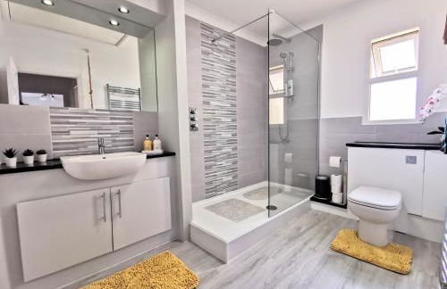 2 bed apt w/ private parking close to town centre - Foto 16