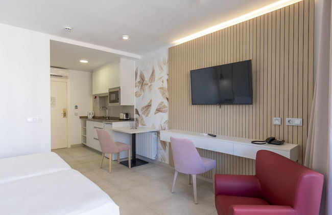 Aparthotel BCL Levante Beach - Photo 19