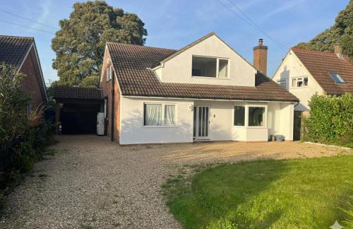 Grand 5BR Home in Market Harborough with Parking - Foto 2