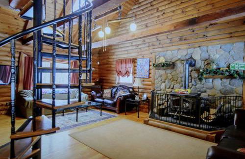 Log Cabin with a Hot Tub in Ellicottville, For Magical Glamping Escapes in New York - Foto 13