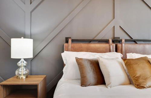 Luxe Lrg Pocono House for 18 Hot Tub/Gameroom/Pool - Foto 56