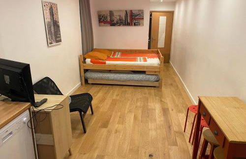 Paris Eiffel Tower et Disney apartments, parkings gratuits et sécurisés, 10 minutes métro to Paris - Foto 24