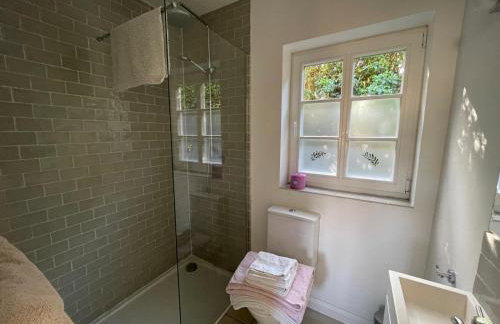 The studio spring house - Photo 12