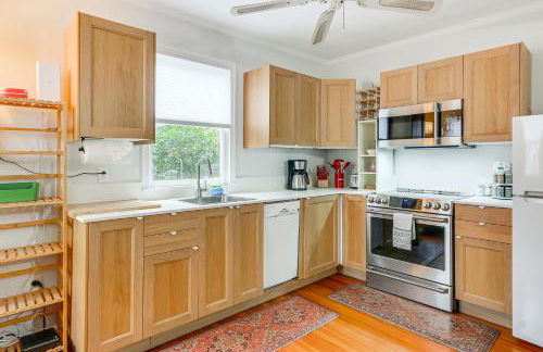 Walk Downtown Takoma Park Escape with Large Yard! - Foto 7