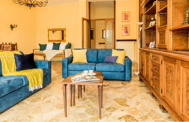 JOIVY Garden Oasis: 1BR Apt w/ Balcony & Parking - Foto 7