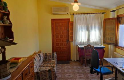 Precioso chalet con gran algarrobo y piscina privada - Foto 8