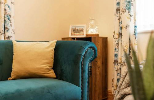 Great 3 bed Handbridge home Sleeps 6 EV Charger - Photo 5