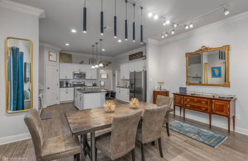 Modern Regional Art Gallery Home - Spacious & New! Tv in each room - Foto 13