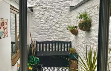 "FISHERMAN'S" Seconds from the Harbour & town centre with unlimited free parking nearby - Photo 34