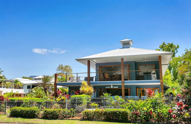 Reeflections Beachfront Holiday House - Photo 1