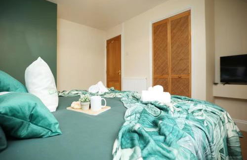 Modern 5-Bed Home, Guests 9, Secure Parking, Contractors - Foto 18