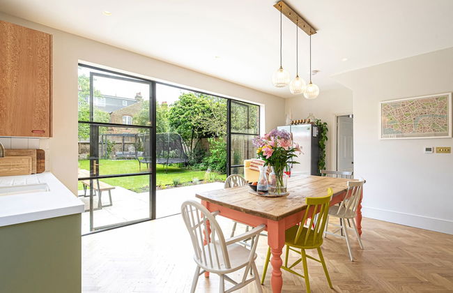 Chic and Colourful Family Home by Underthedoormat - Foto 8