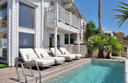 Recién renovada! Exclusiva villa de madera con piscina y vistas al mar - Foto 8