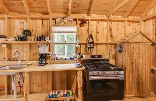 Riverfront Greenbush Studio with Porch and Views! - Foto 4