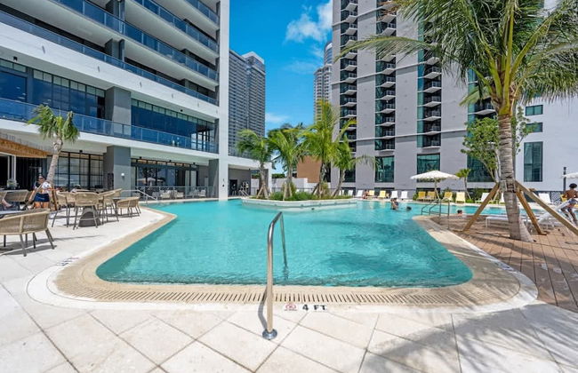 Delightful 3br in Downtown Miami - Photo 2