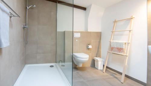 smør I Skandi-Style im Speicher I 1 Min zum Hafen - Foto 3, Shower