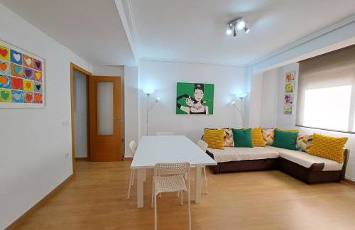 Céntrico apartamento en Valencia próximo parada de metro Ángel Guimerà - Foto 3